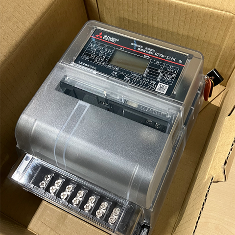 三菱電子式電力量計 M2PM-S34R  3P3W200V30A60Hz Amazon | 三 菱 電子式三相3線式普通電力量計 M2PM-S34R 3P3W 200V 100